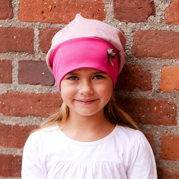 Mädchen trägt pink rosa Wintermütze | by Anton & Sophie